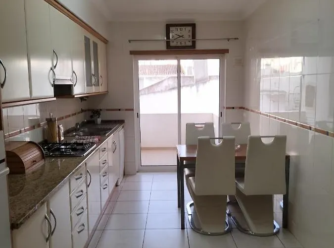 T2 Infante Ac Wifi Garagem 50m * Quarteira
